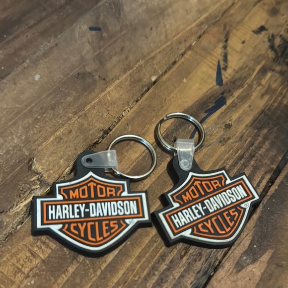 Harley-Davidson Black and Orange Logo Key Holders - Picture 2 of 3